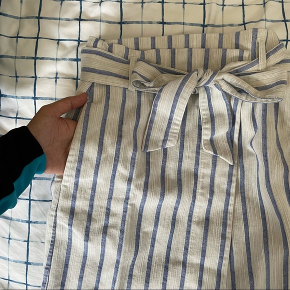 H&M mini linen skirt with pockets!! - Picture 3 of 6